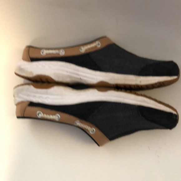 Easy Spirit Shoes - Picture 5 of 8